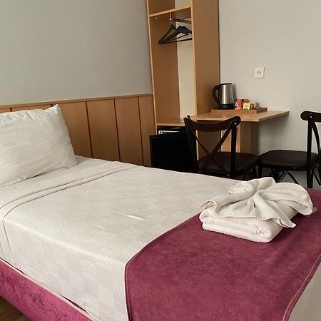 Hotel Oezsefa อิสตันบูล ภายนอก รูปภาพ