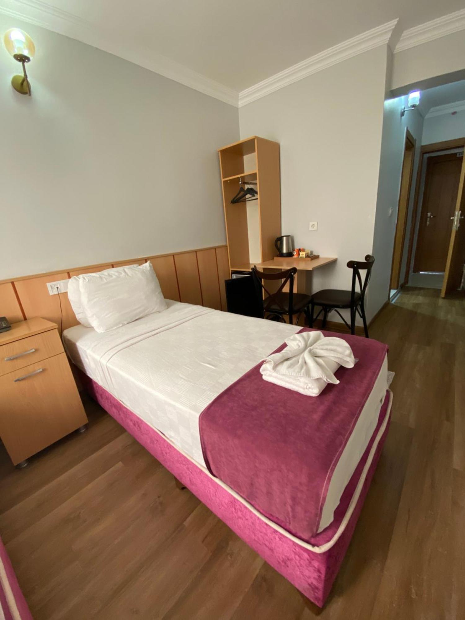 Hotel Oezsefa อิสตันบูล ภายนอก รูปภาพ